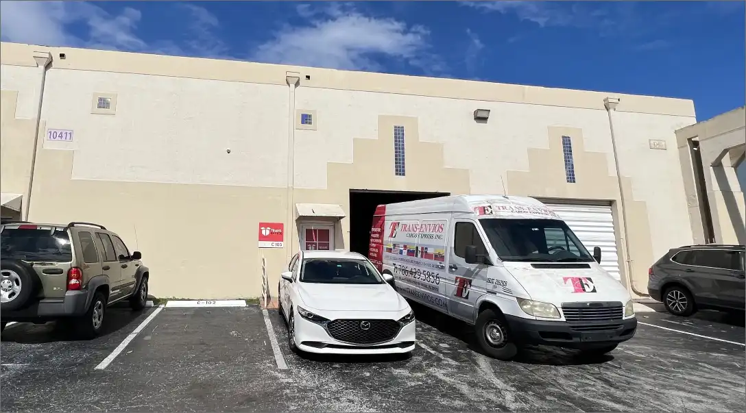 bodega vehículos Trans Envios